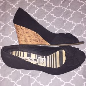 black wedges